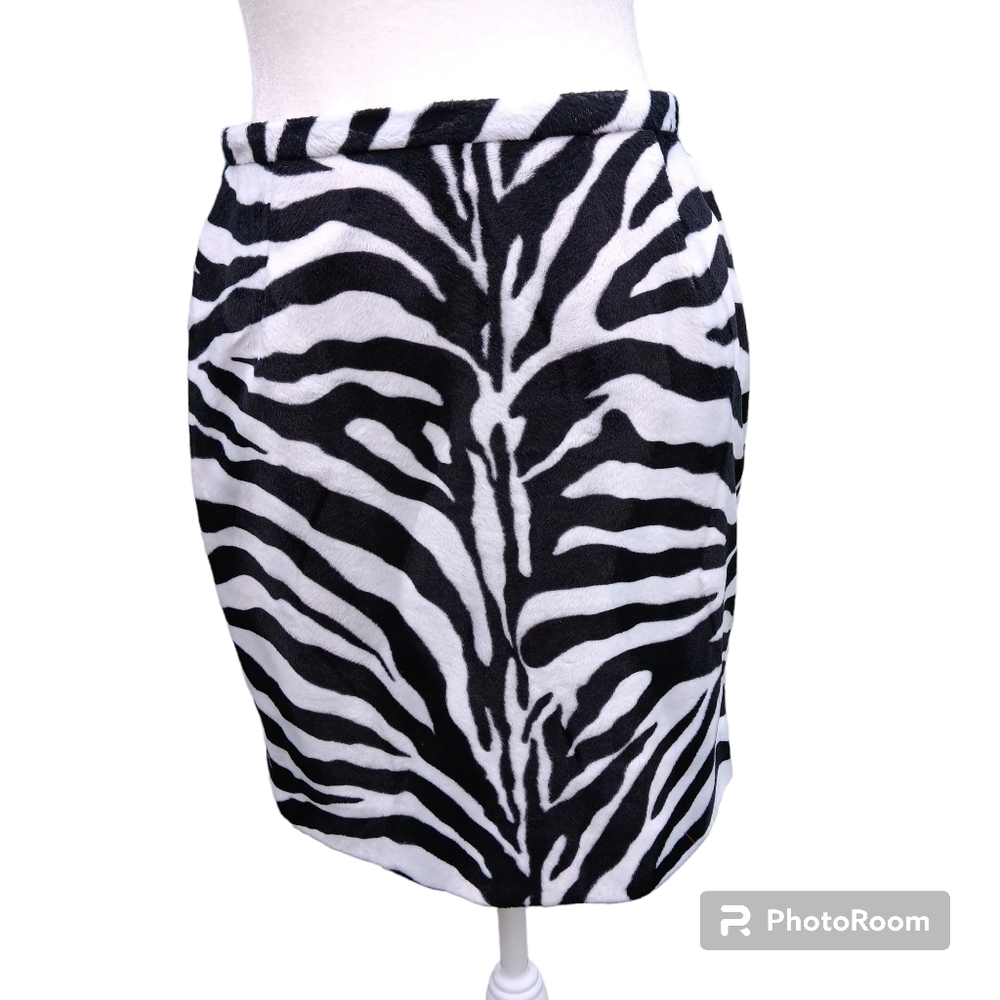 Casual Corner Black and White Zebra Print Skirt